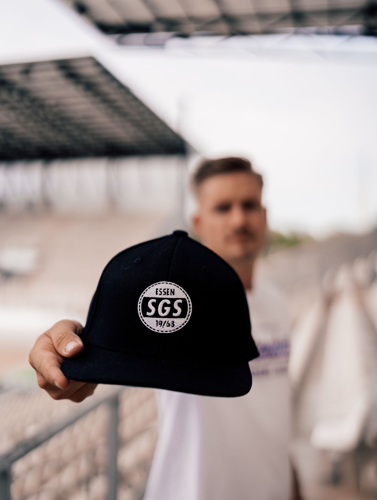 Logo - Baseball Cap mit Stickerei